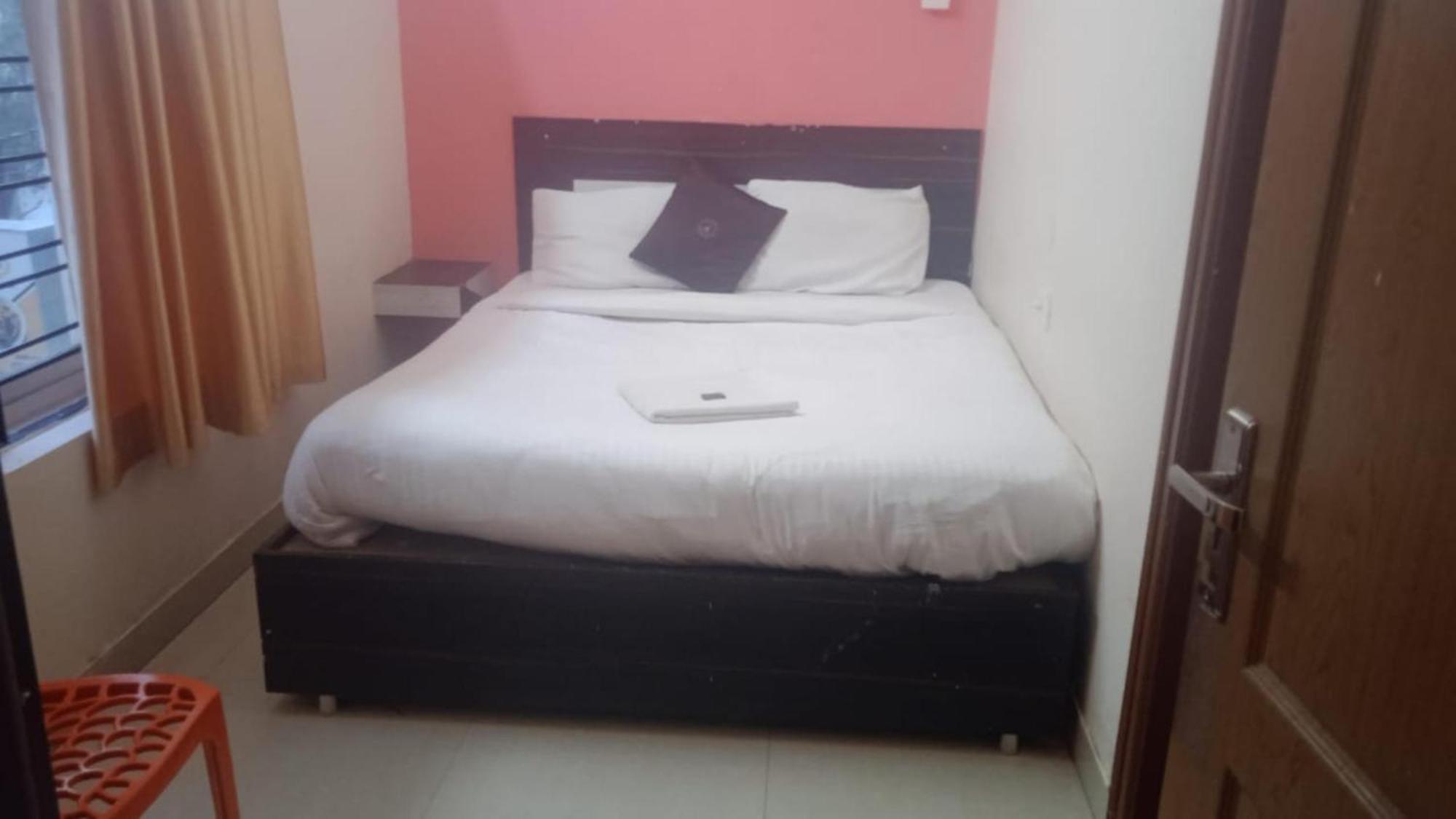 Goroomgo Blue Bell Bhubaneswar - Well Decorated Room -Wifi And Parking Facilities Available Exterior photo