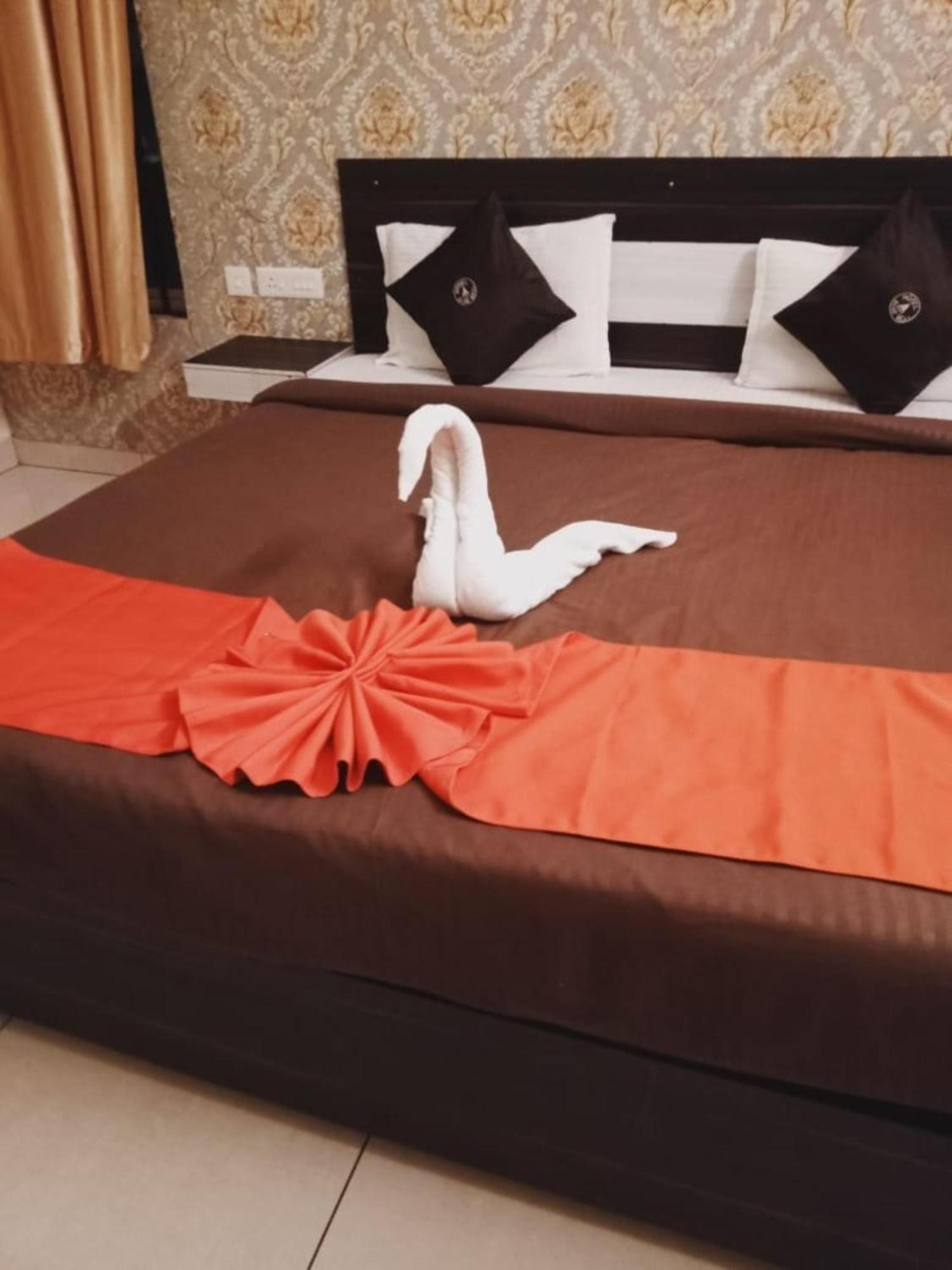 Goroomgo Blue Bell Bhubaneswar - Well Decorated Room -Wifi And Parking Facilities Available Exterior photo