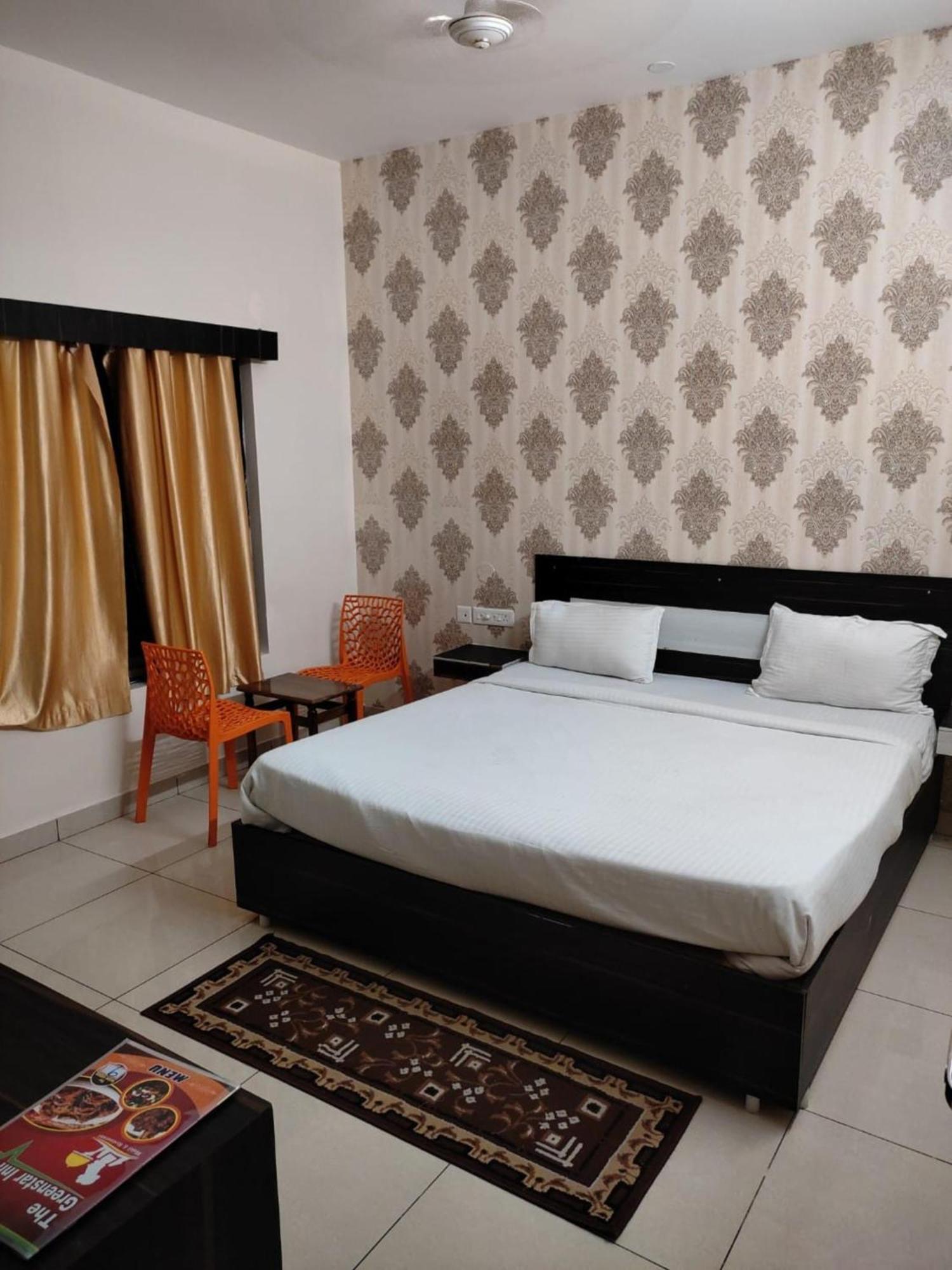 Goroomgo Blue Bell Bhubaneswar - Well Decorated Room -Wifi And Parking Facilities Available Exterior photo