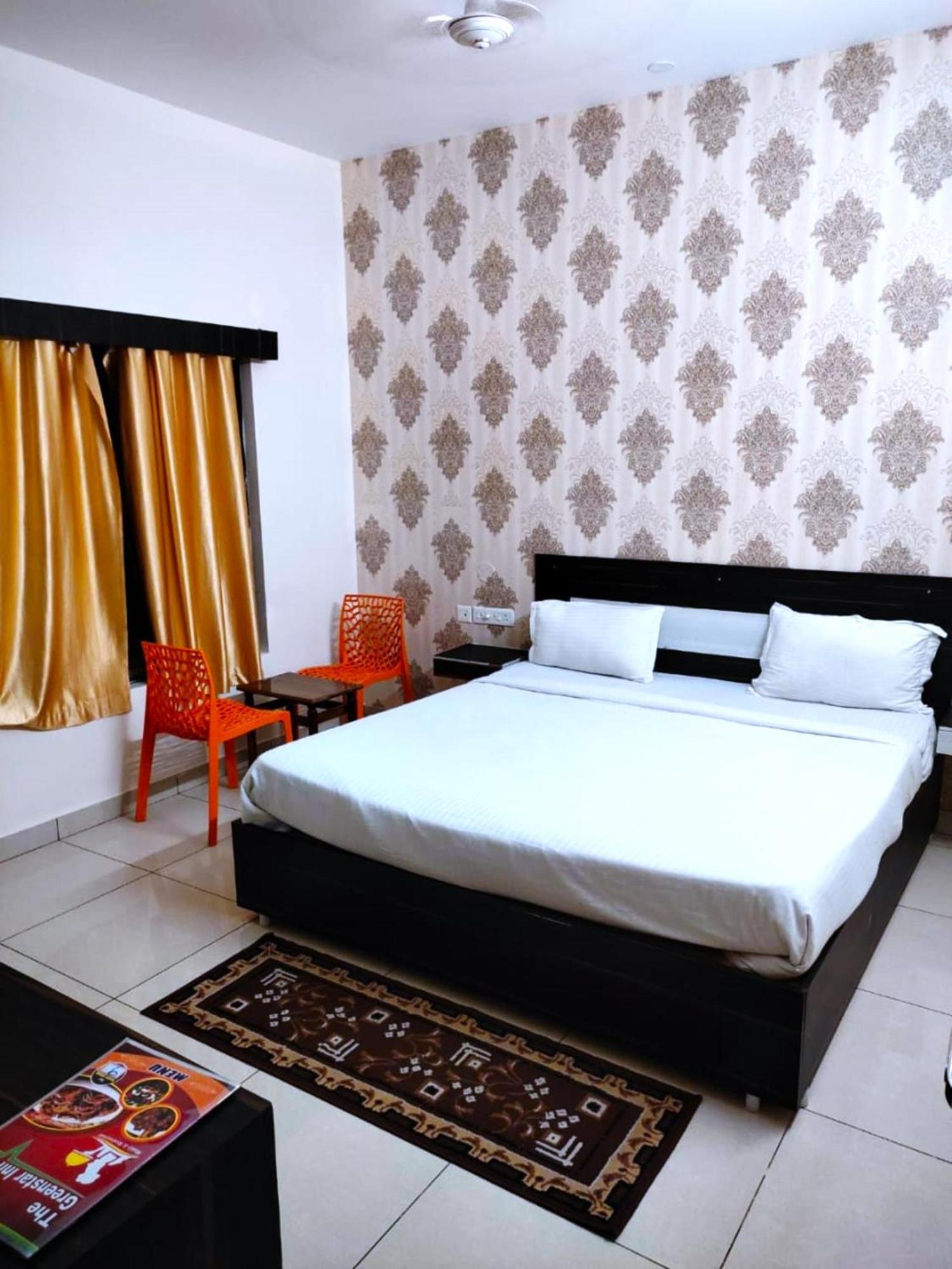 Goroomgo Blue Bell Bhubaneswar - Well Decorated Room -Wifi And Parking Facilities Available Exterior photo